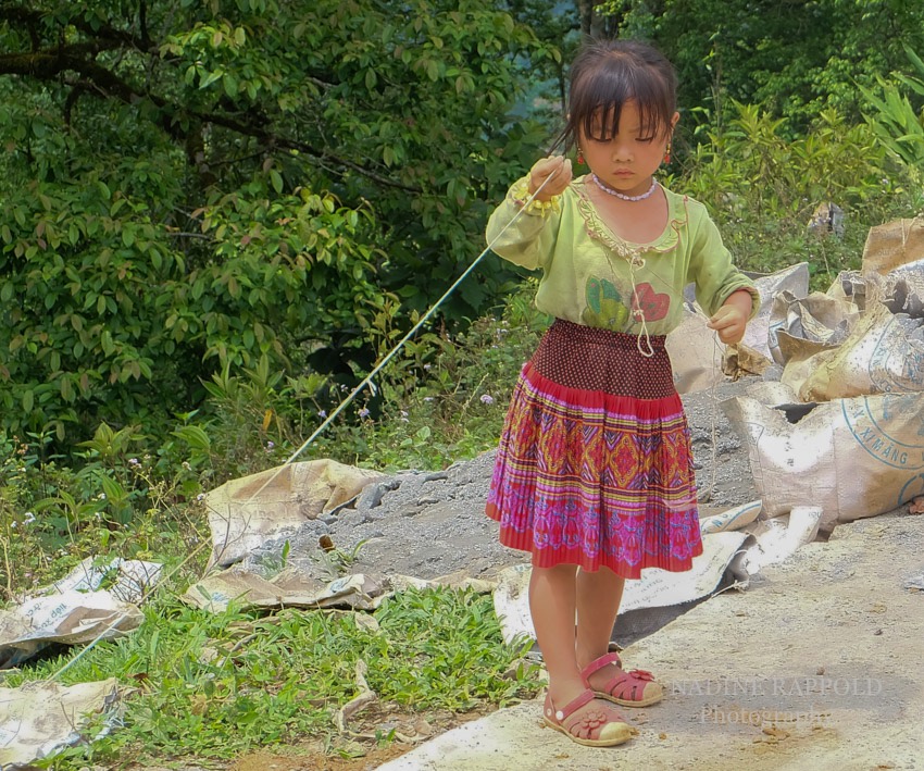 Sapa Vietnam Kind Mädchen spielen