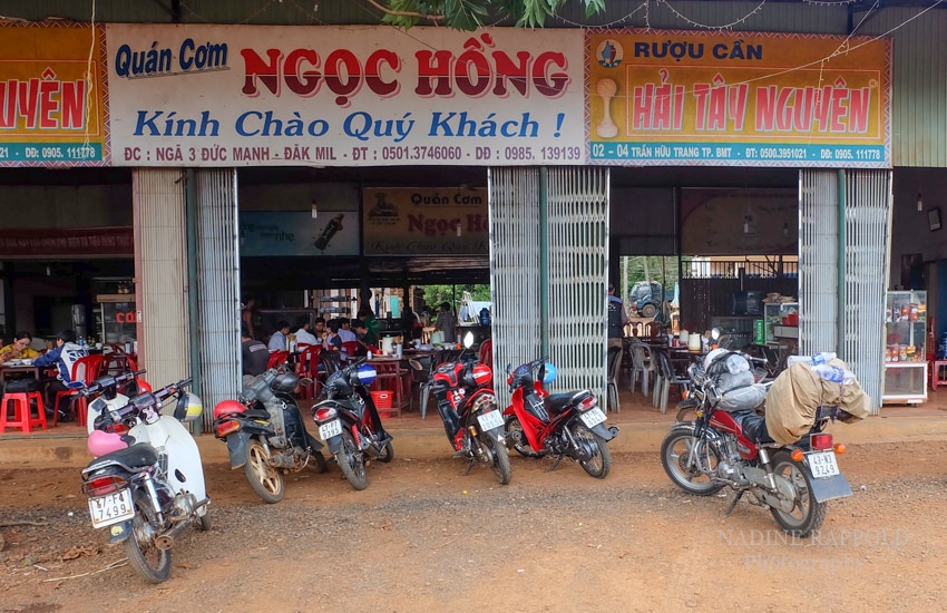 Vietnam Mittagspause Restaurant Motorräder