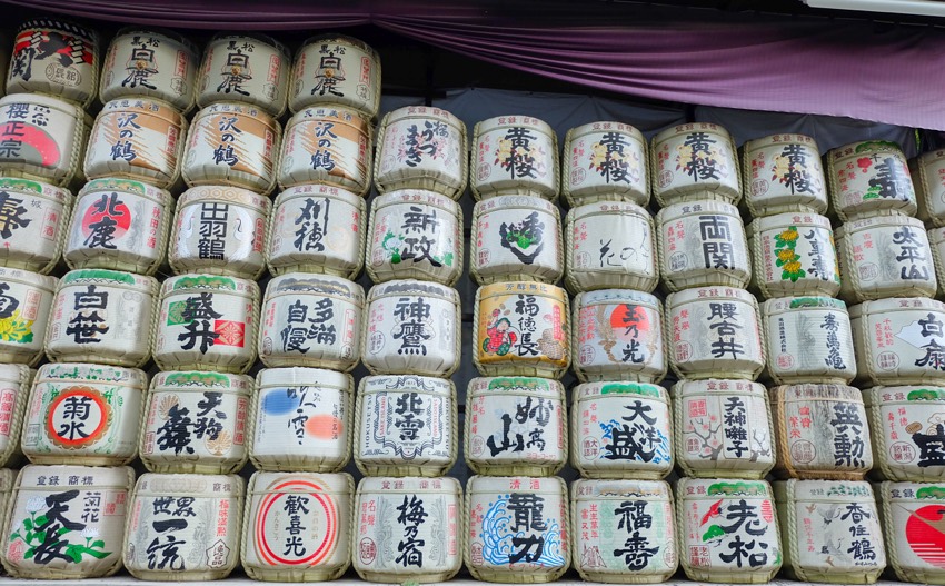 Sake Fässer beim Meiji Shingu Schrein in Tokio, Japan