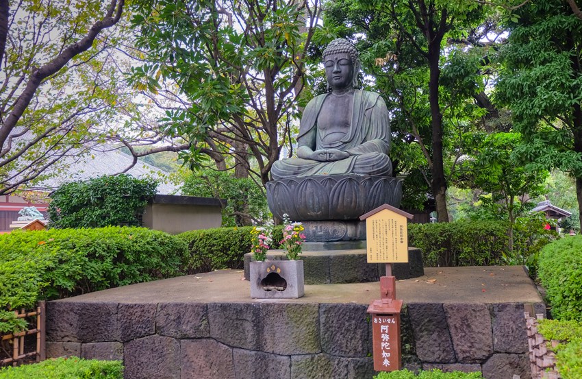 Buddha Statue im Senso-ji Tempel in Tokio, Japan